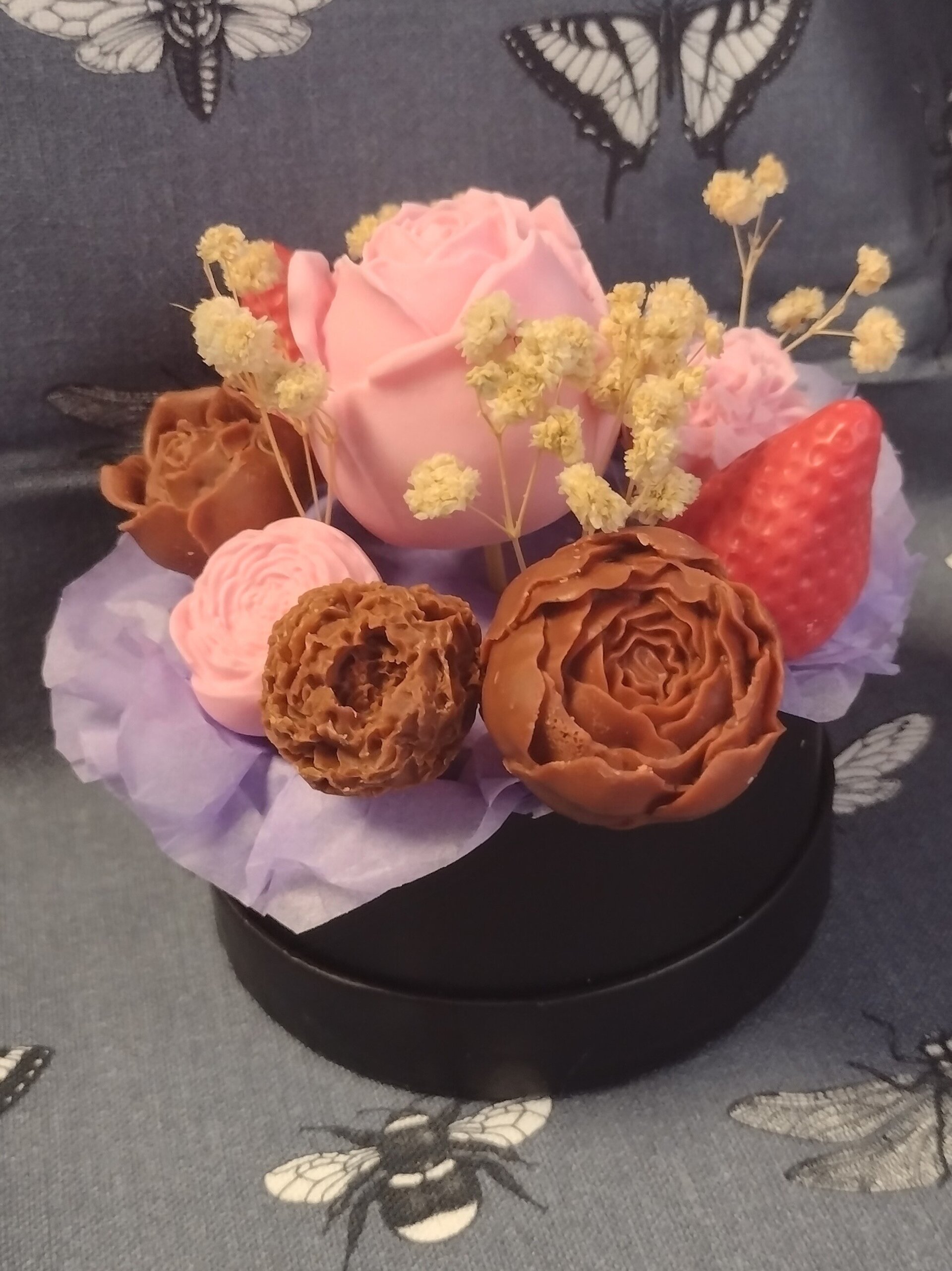Bouquet de Flores champagne, Milka y Fresas - 3